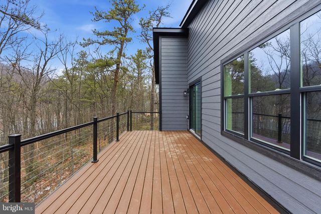 231 SACHEM HL, Hedgesville, WV 25427