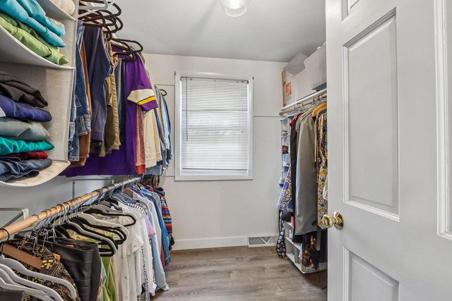 1030 Adelmann AVENUE, Brookfield, WI 53045