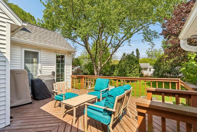 1030 Adelmann AVENUE, Brookfield, WI 53045