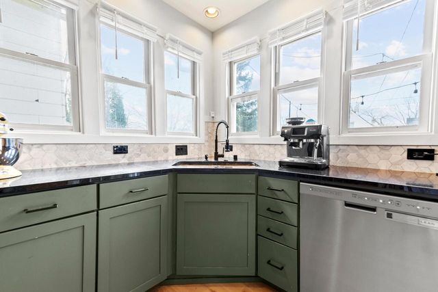 2555 N Pierce STREET, Milwaukee, WI 53212