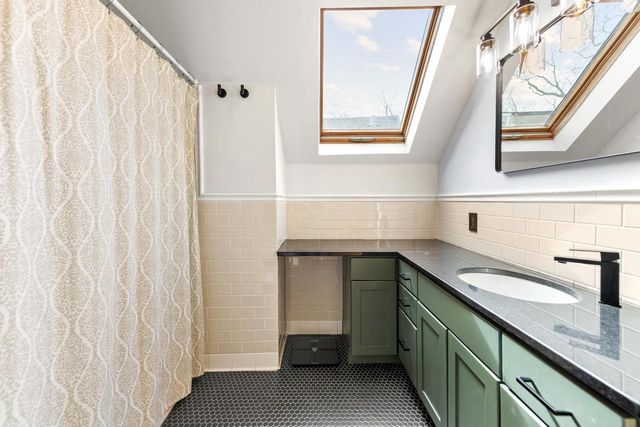 2555 N Pierce STREET, Milwaukee, WI 53212