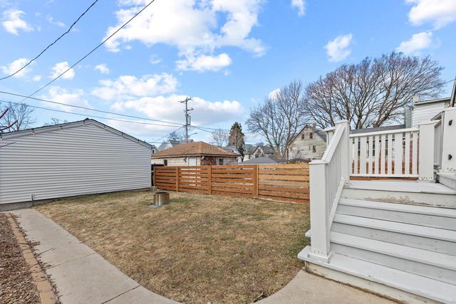 2555 N Pierce STREET, Milwaukee, WI 53212