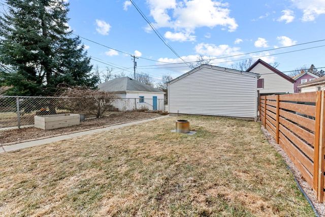 2555 N Pierce STREET, Milwaukee, WI 53212