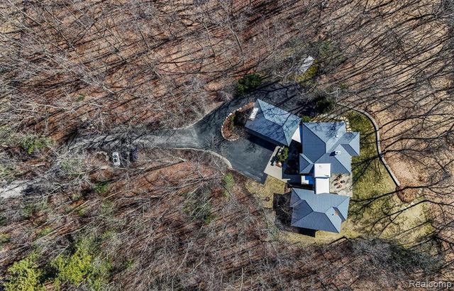 6956 Cooley Lake Road, White Lake, MI 48383