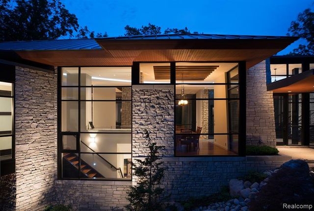 6956 Cooley Lake Road, White Lake, MI 48383