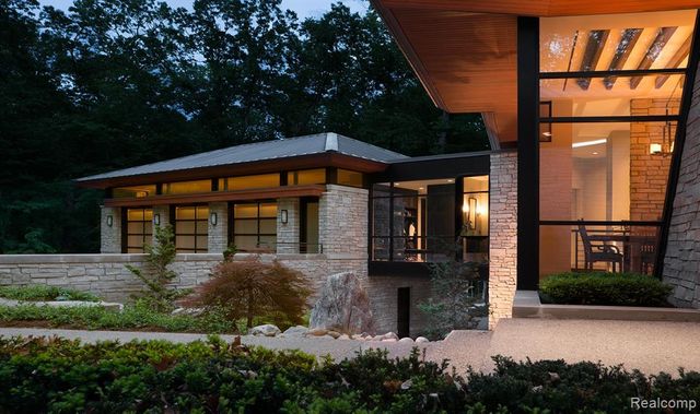 6956 Cooley Lake Road, White Lake, MI 48383