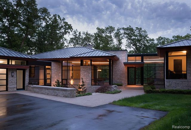 6956 Cooley Lake Road, White Lake, MI 48383