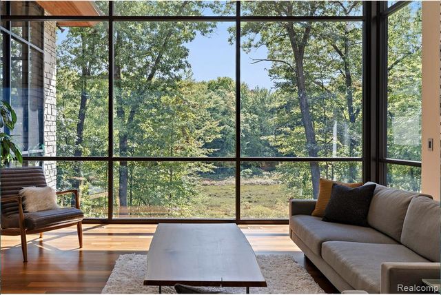 6956 Cooley Lake Road, White Lake, MI 48383