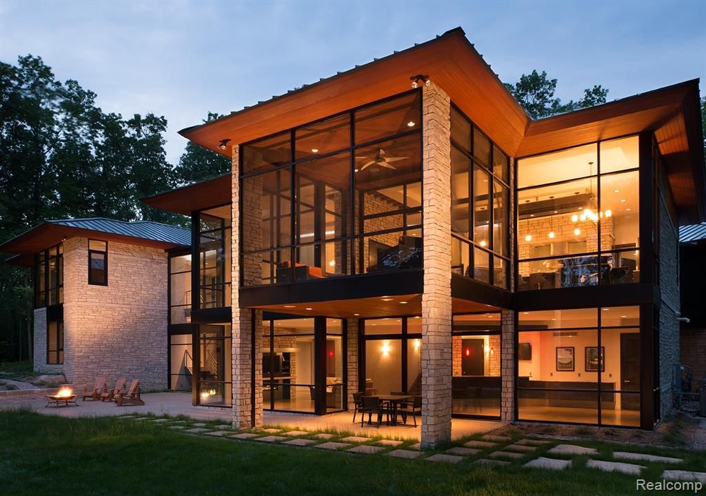 6956 Cooley Lake Road, White Lake, MI 48383