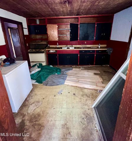 204 Deaton Street, Batesville, MS 38606