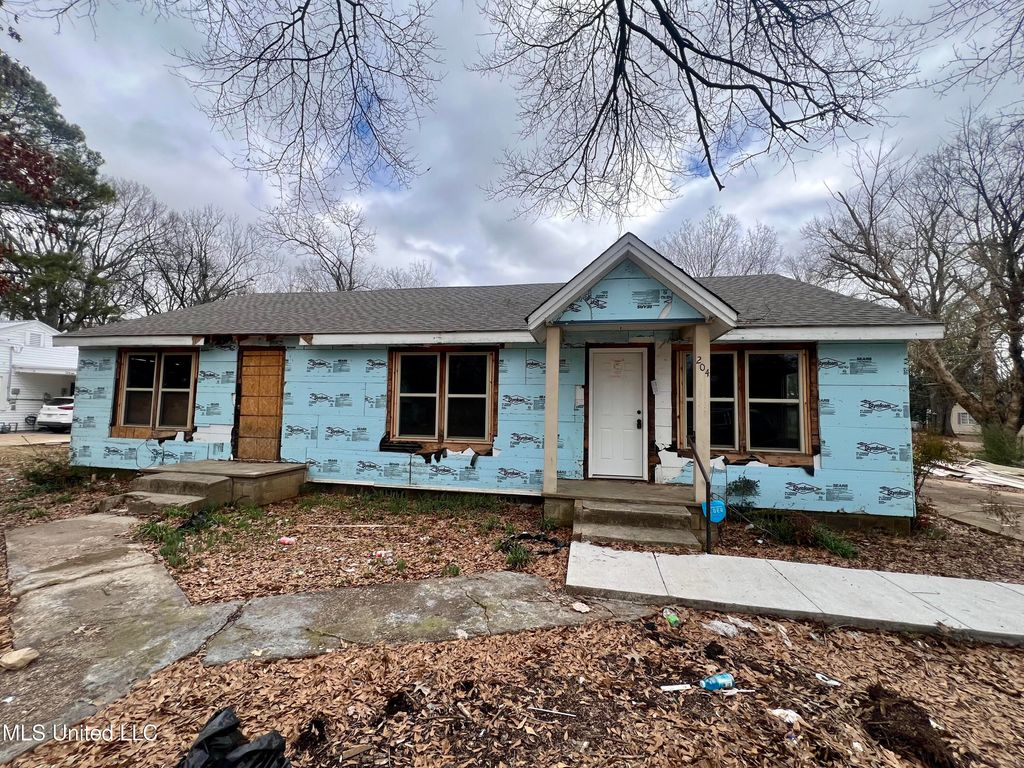 204 Deaton Street, Batesville, MS 38606