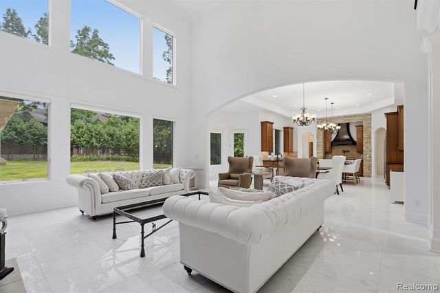 2707 Turtle Lake Drive, Bloomfield Hills, MI 48302