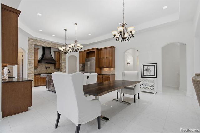 2707 Turtle Lake Drive, Bloomfield Hills, MI 48302