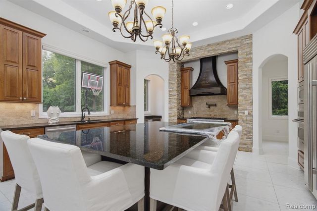2707 Turtle Lake Drive, Bloomfield Hills, MI 48302