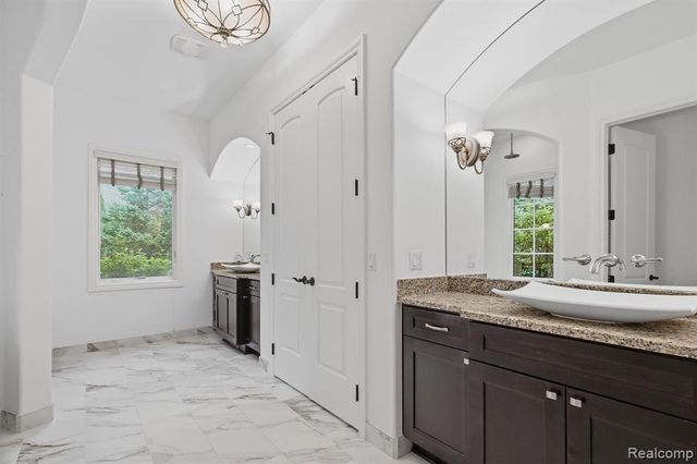 2707 Turtle Lake Drive, Bloomfield Hills, MI 48302