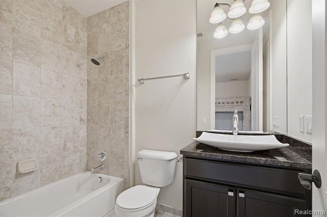 2707 Turtle Lake Drive, Bloomfield Hills, MI 48302