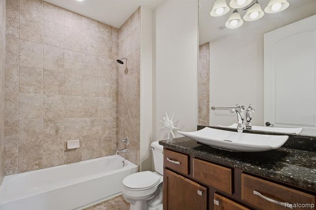 2707 Turtle Lake Drive, Bloomfield Hills, MI 48302