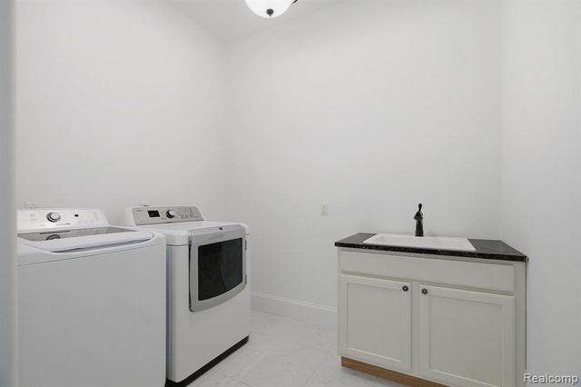 2707 Turtle Lake Drive, Bloomfield Hills, MI 48302