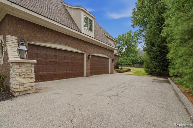 2707 Turtle Lake Drive, Bloomfield Hills, MI 48302