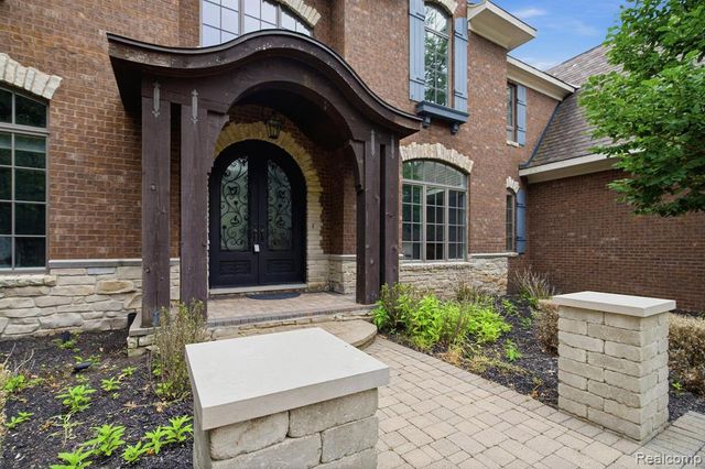 2707 Turtle Lake Drive, Bloomfield Hills, MI 48302
