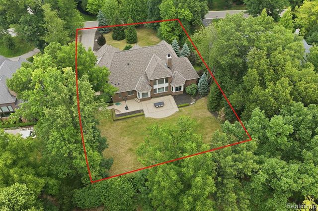 2707 Turtle Lake Drive, Bloomfield Hills, MI 48302