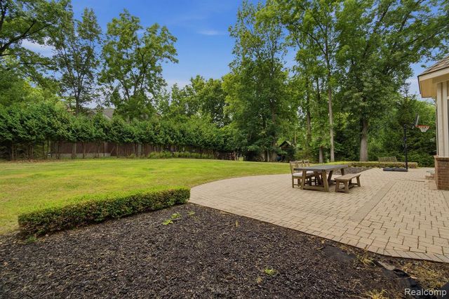 2707 Turtle Lake Drive, Bloomfield Hills, MI 48302