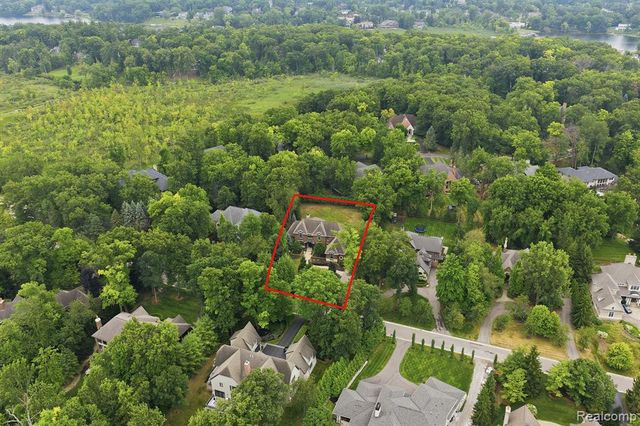 2707 Turtle Lake Drive, Bloomfield Hills, MI 48302