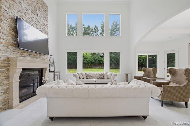2707 Turtle Lake Drive, Bloomfield Hills, MI 48302