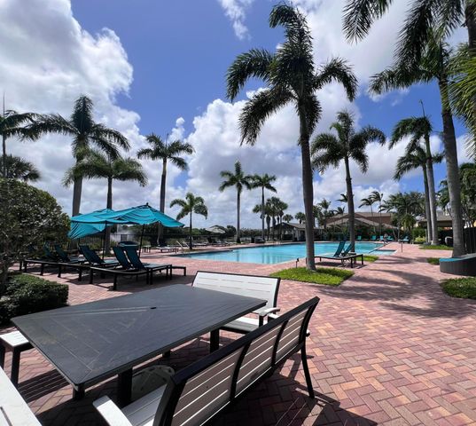 447 Corte Madera Lane 6, West Palm Beach, FL 33401