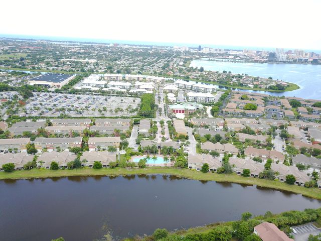 447 Corte Madera Lane 6, West Palm Beach, FL 33401
