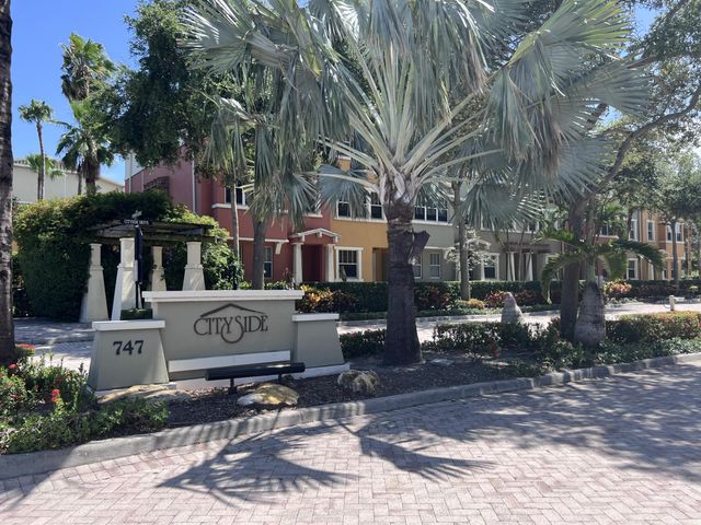 447 Corte Madera Lane 6, West Palm Beach, FL 33401