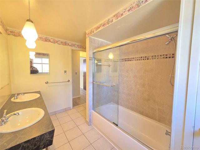 33828 Stonewood Drive, Sterling Heights, MI 48312