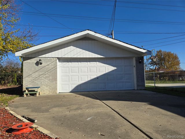 33828 Stonewood Drive, Sterling Heights, MI 48312