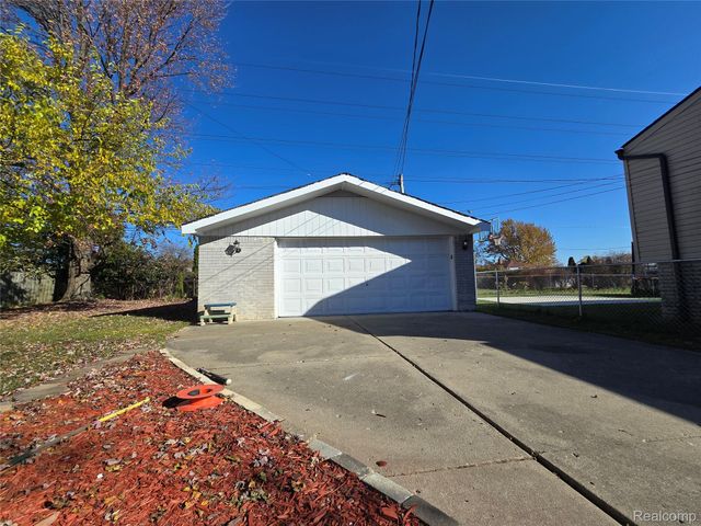 33828 Stonewood Drive, Sterling Heights, MI 48312