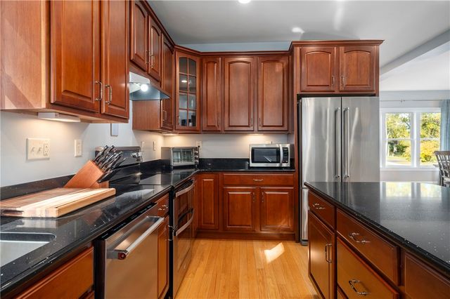 151 Drum Rock Avenue Avenue, Warwick, RI 02886