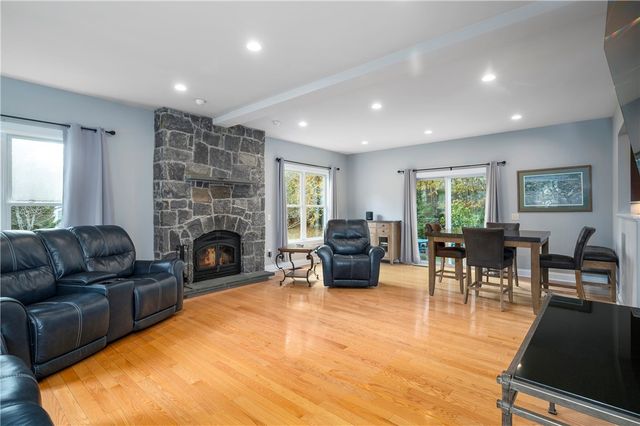 151 Drum Rock Avenue Avenue, Warwick, RI 02886