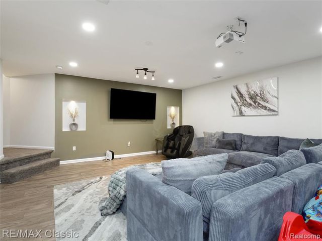 24869 Ivy, Novi, MI 48375
