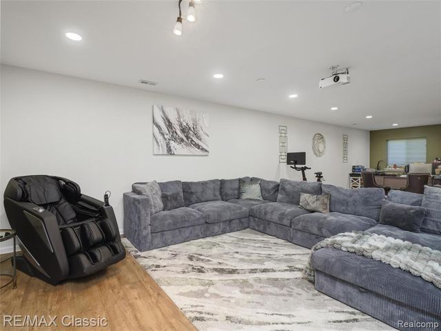 24869 Ivy, Novi, MI 48375