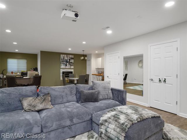 24869 Ivy, Novi, MI 48375