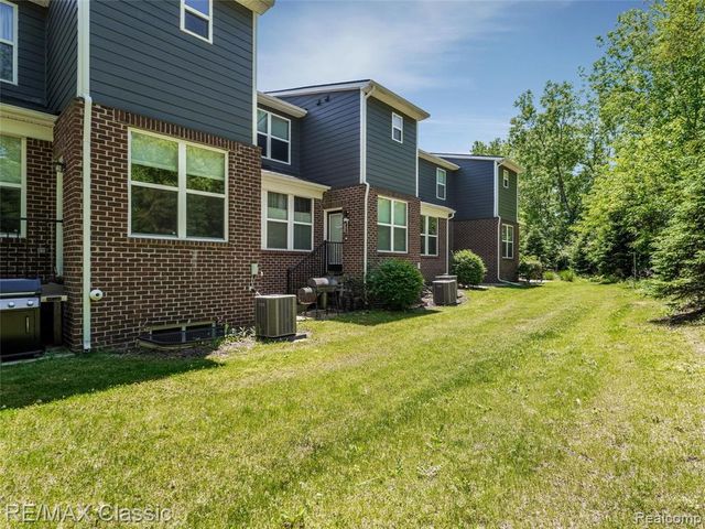 24869 Ivy, Novi, MI 48375
