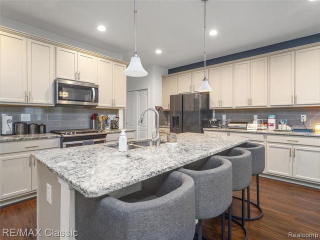 24869 Ivy, Novi, MI 48375