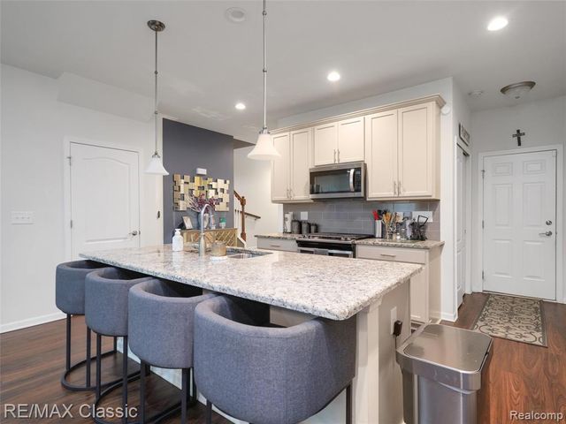 24869 Ivy, Novi, MI 48375