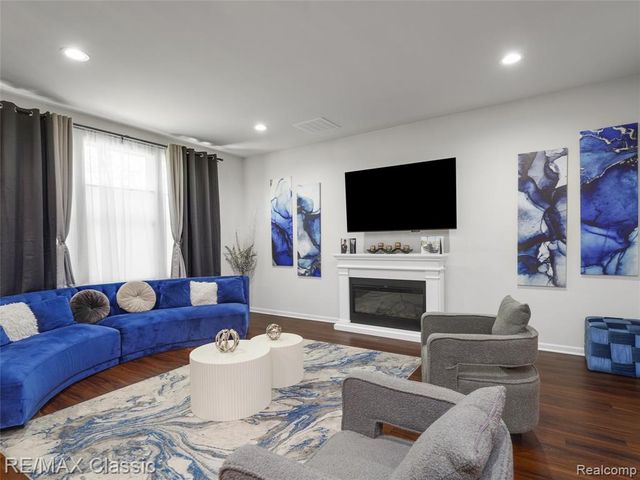 24869 Ivy, Novi, MI 48375
