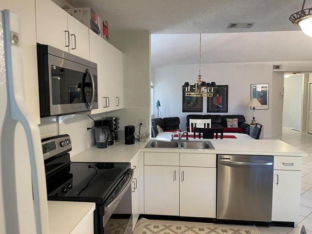 6650 Montego Bay Boulevard F, Boca Raton, FL 33433