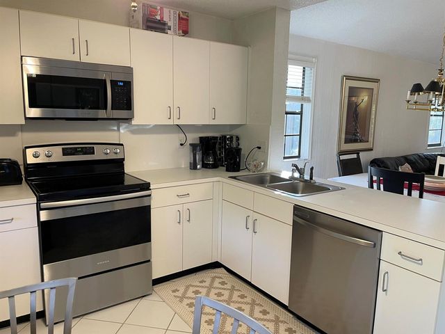 6650 Montego Bay Boulevard F, Boca Raton, FL 33433