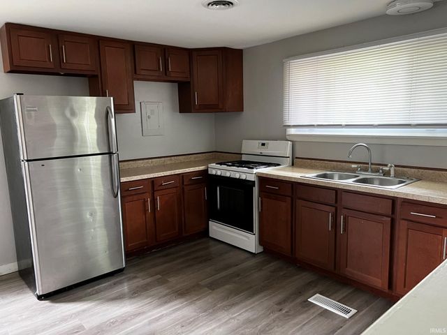 54690 Maple Lane Avenue, South Bend, IN 46635