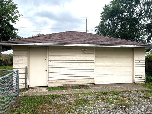 54690 Maple Lane Avenue, South Bend, IN 46635