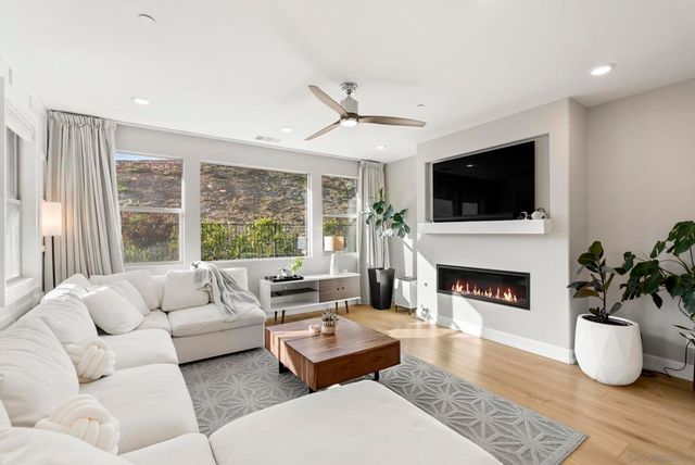 942 Lindbergh Dr, San Marcos, CA 92069