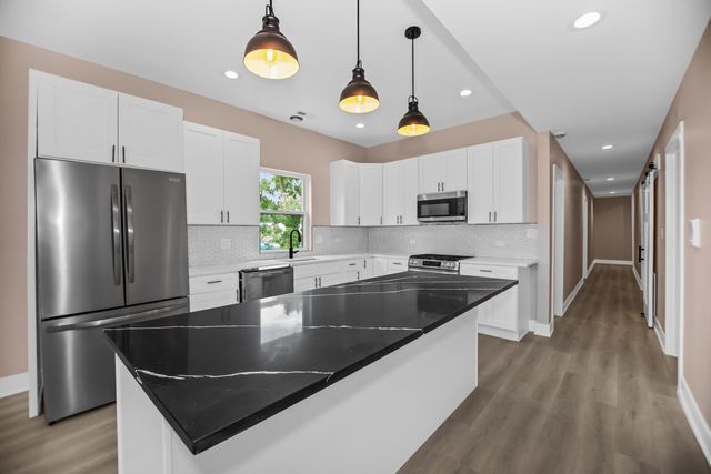 817 W 51st Place, Chicago, IL 60609