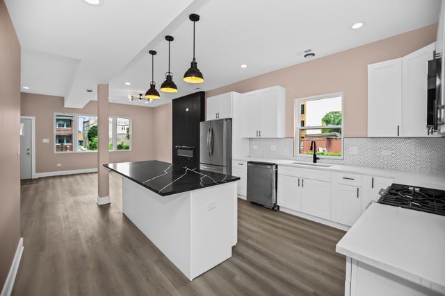 817 W 51st Place, Chicago, IL 60609